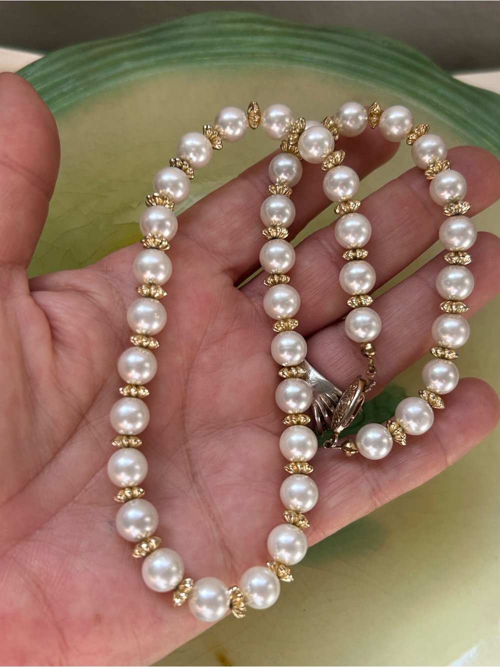 Vintage Classic Cream Pearl Necklace with Gold Accents